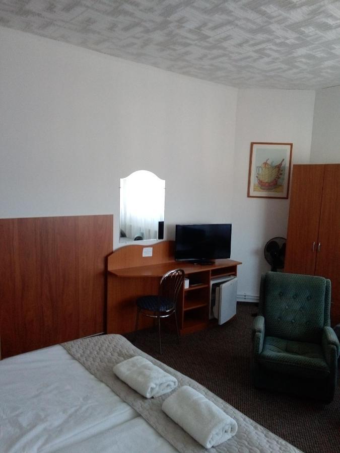 Siesta Vendeghaz Hotel Miskolc Exterior photo