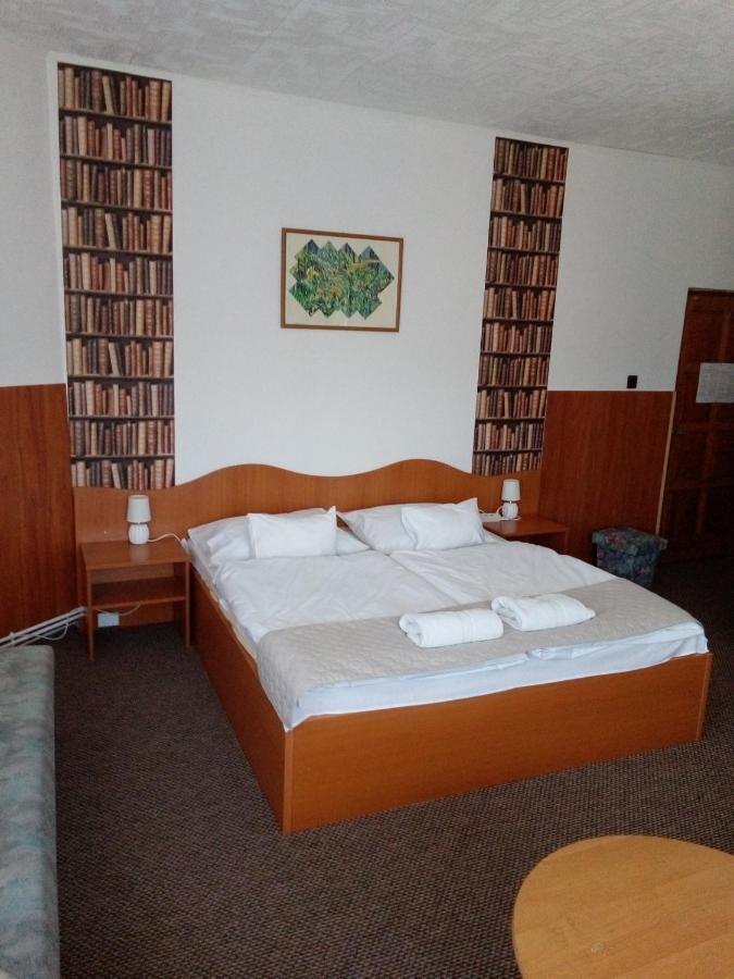 Siesta Vendeghaz Hotel Miskolc Exterior photo